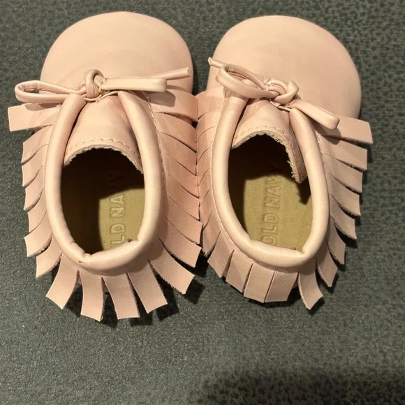 Old Navy Light Pink Kids Moccasins - Picture 2 of 3